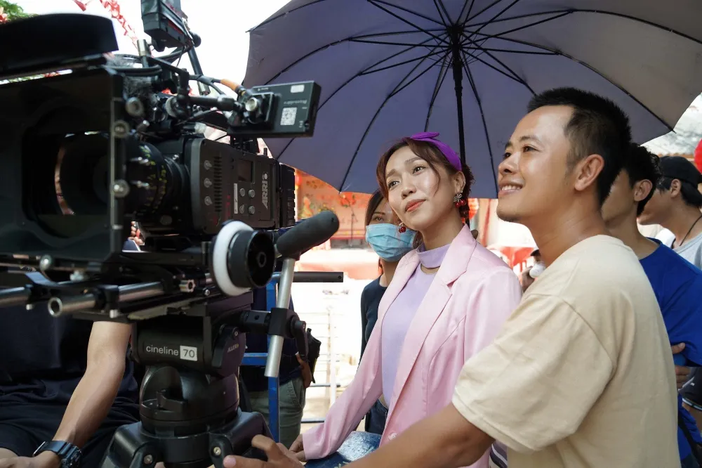 Ngọc Trinh vào vai gái quê trong phim Tết 2019 ảnh 2