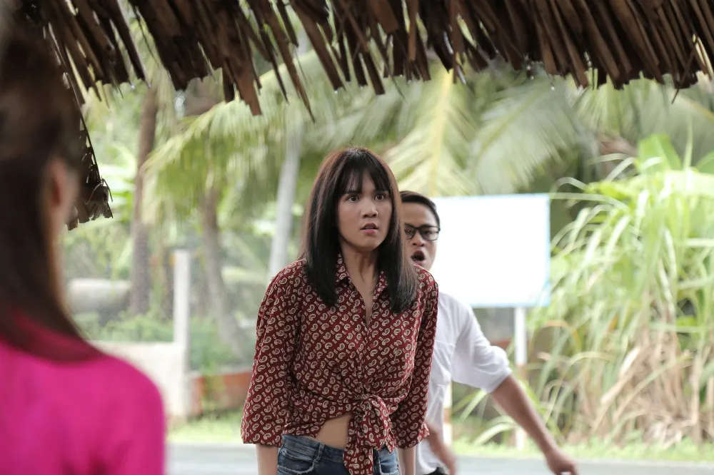 Ngọc Trinh vào vai gái quê trong phim Tết 2019 ảnh 1