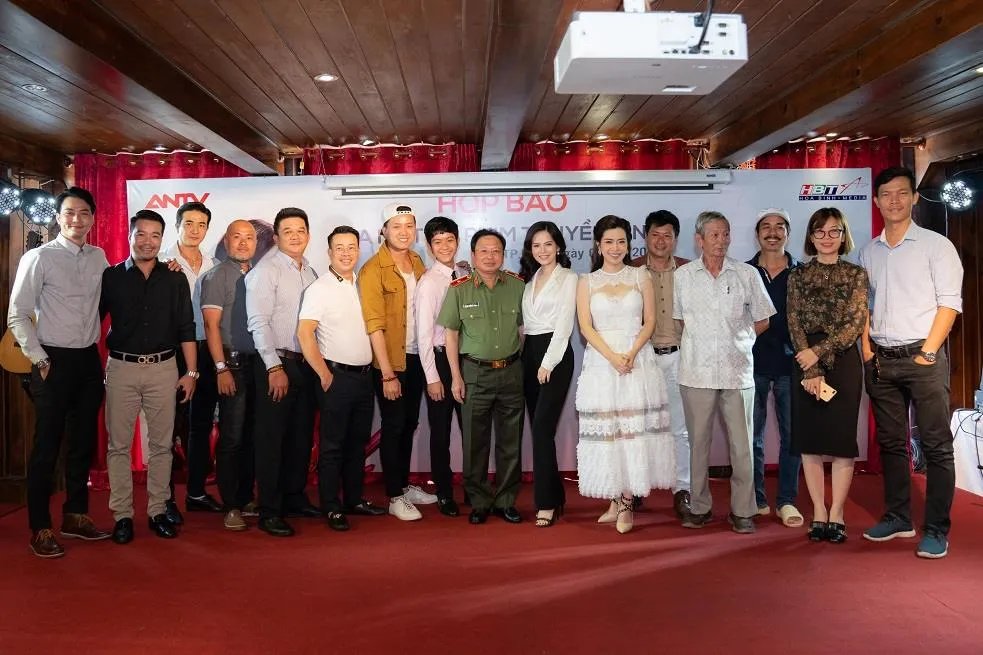 Phim hình sự Việt về nạn buôn bán đá quý ảnh 1