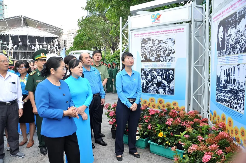 Khai mạc triển lãm “Công đoàn Việt Nam – 90 năm một chặng đường lịch sử” ảnh 1