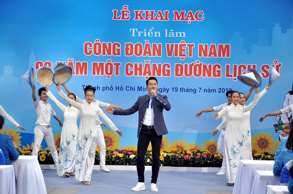 Khai mạc triển lãm “Công đoàn Việt Nam – 90 năm một chặng đường lịch sử” ảnh 3