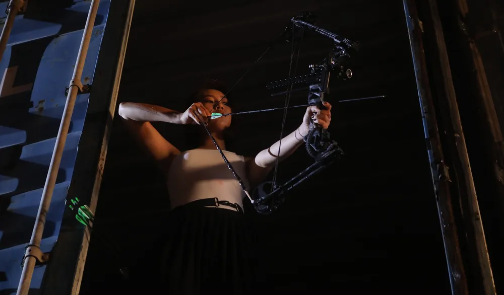 Thúy Ngân tập võ, bắn cung thử làm “đả nữ” ảnh 1