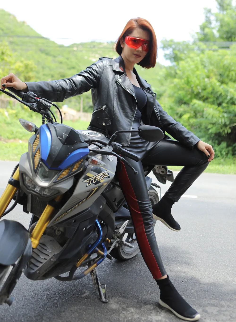 Thúy Ngân tập võ, bắn cung thử làm “đả nữ” ảnh 2