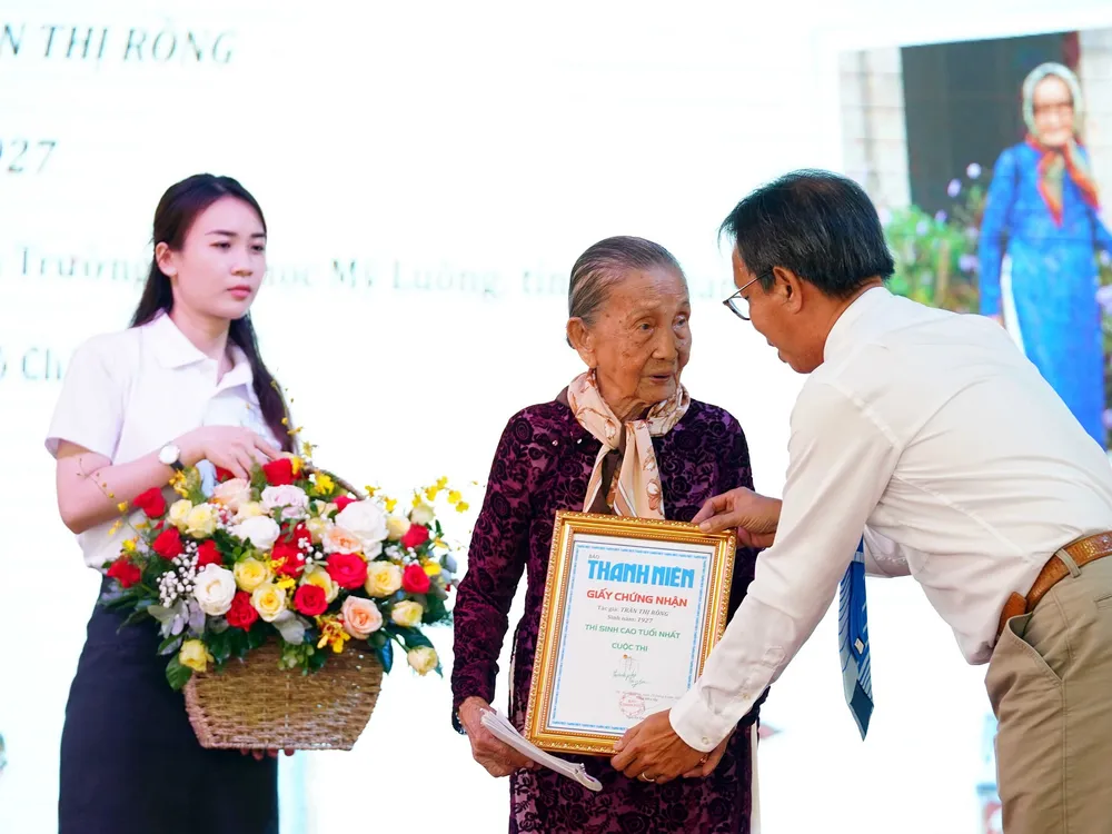 Trao giải cuộc thi và ra mắt cuốn sách Sài Gòn - Thành phố tôi yêu ảnh 3