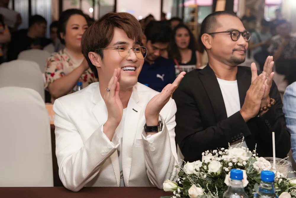 Việt Hương mời dàn nghệ sĩ tham gia web drama "Yêu lại từ đầu" ảnh 2