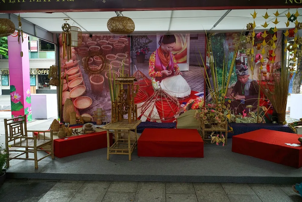 Sắc màu hội diễn “Tiếng hát miền Đông“ ảnh 1