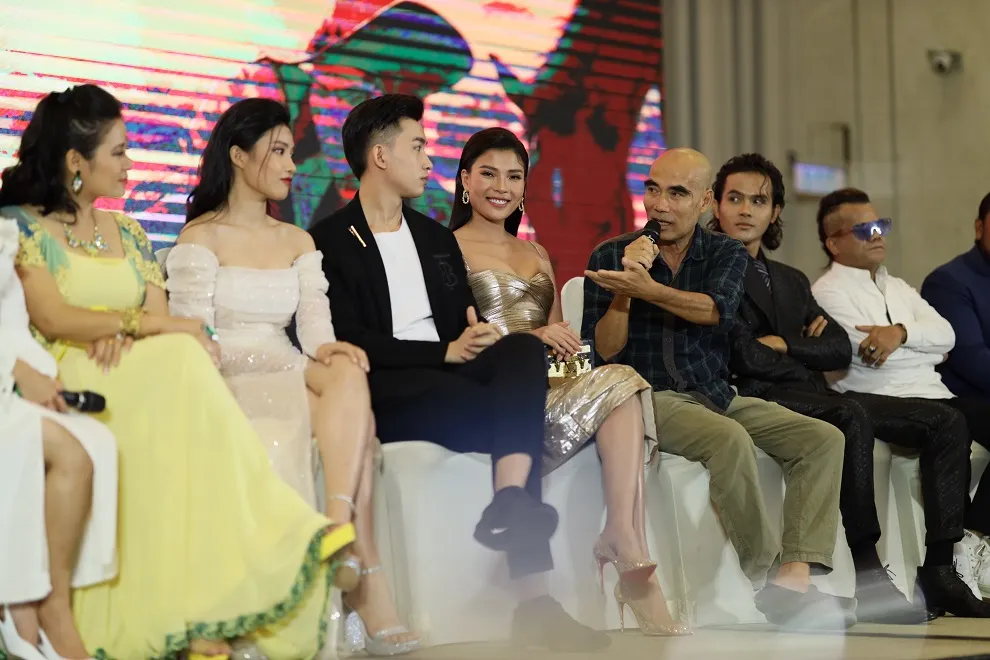 Đau đáu thân phận người phụ nữ trong phim Cát đỏ ảnh 3