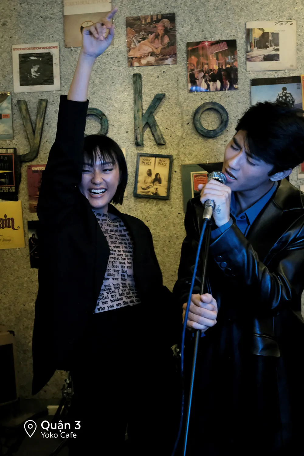 Cặp đôi “Sài Gòn trong cơn mưa” chụp ảnh “check in” khắp thành phố ảnh 12