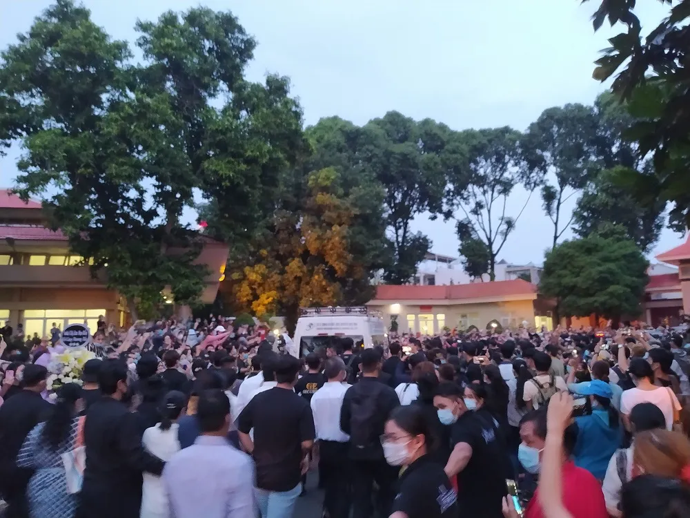 Tiễn nghệ sĩ Chí Tài về Mỹ ảnh 9