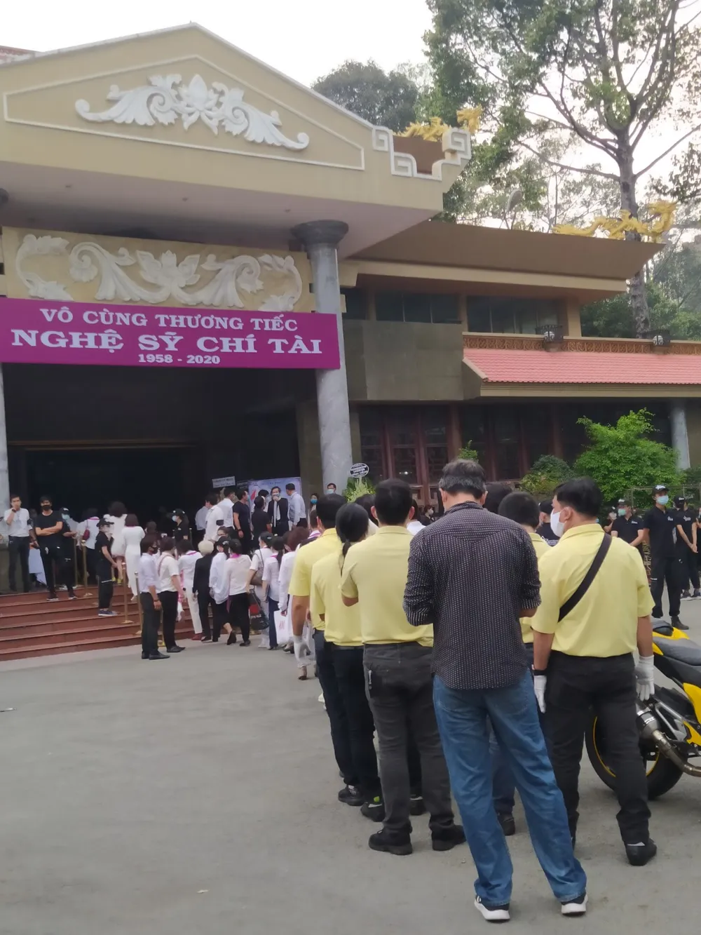 Tiễn nghệ sĩ Chí Tài về Mỹ ảnh 6