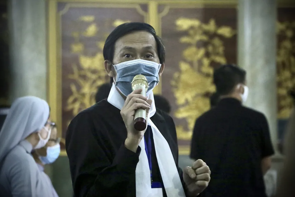 Tiễn nghệ sĩ Chí Tài về Mỹ ảnh 3