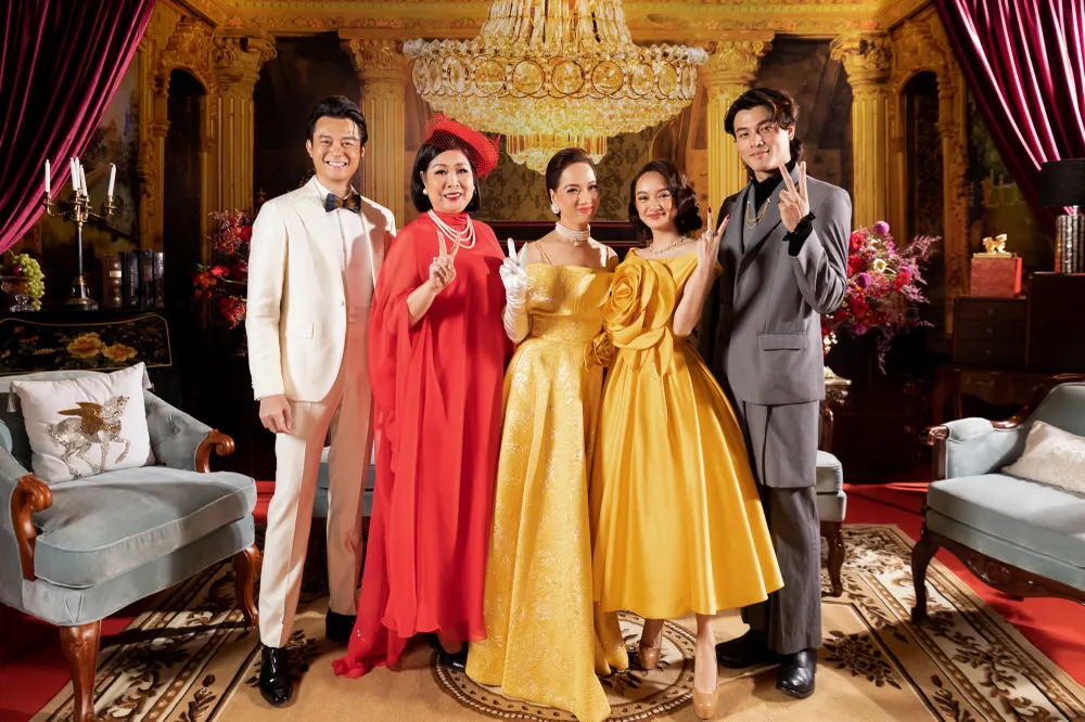 ''Đại tiệc'' thảm đỏ phim ''Gái già lắm chiêu V'' ảnh 1