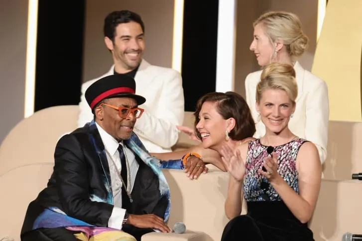 LHP Cannes 2021: Chiến thắng gây “sốc“ ảnh 1