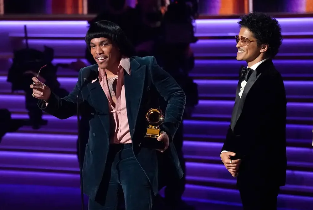 Grammy 2022: "We Are" của Jon Batiste thắng giải Album của năm ảnh 3