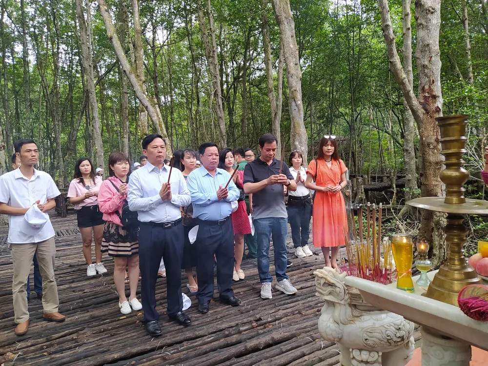 Chuyến về nguồn ý nghĩa của đại biểu dự Liên hoan phát thanh toàn quốc 2022 ảnh 1