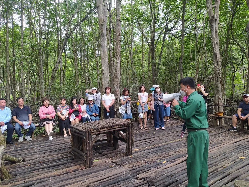 Chuyến về nguồn ý nghĩa của đại biểu dự Liên hoan phát thanh toàn quốc 2022 ảnh 4