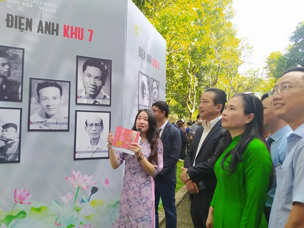 Nhiều tư liệu quý tại triển lãm 75 năm điện ảnh cách mạng Bưng biền - Nam bộ ảnh 1