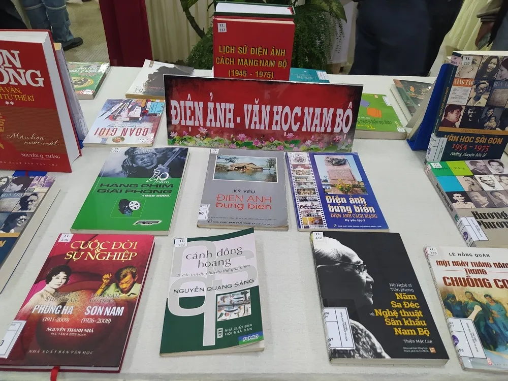 Nhiều tư liệu quý tại triển lãm 75 năm điện ảnh cách mạng Bưng biền - Nam bộ ảnh 8