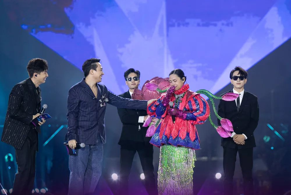 Ngọc Mai vượt qua Trần Thu Hà lên ngôi quán quân Ca sĩ mặt nạ ảnh 2