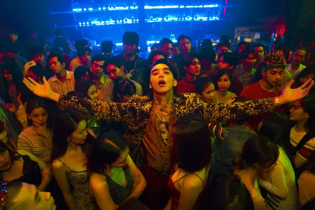 Thế giới ngầm khốc liệt được khắc họa đậm nét trong phim