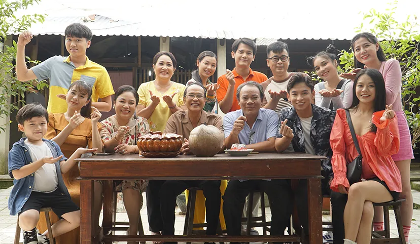 Không khí đầm ấm, rộn ràng được khắc họa trong phim