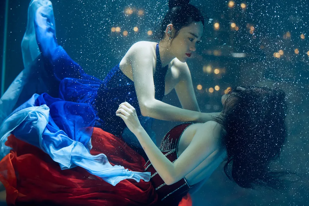 Những cảnh quay dưới nước của cả hai