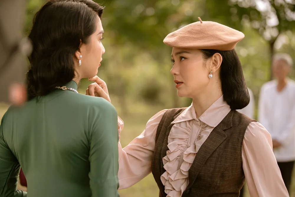 Minh Hằng và Ngọc Trinh cùng đối đầu nảy lửa trong Chị chị em em 2