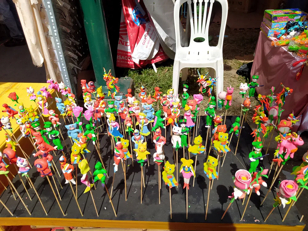 Những gian hàng bán tò he tại lễ hội hoa xuân công viên Tao Đàn