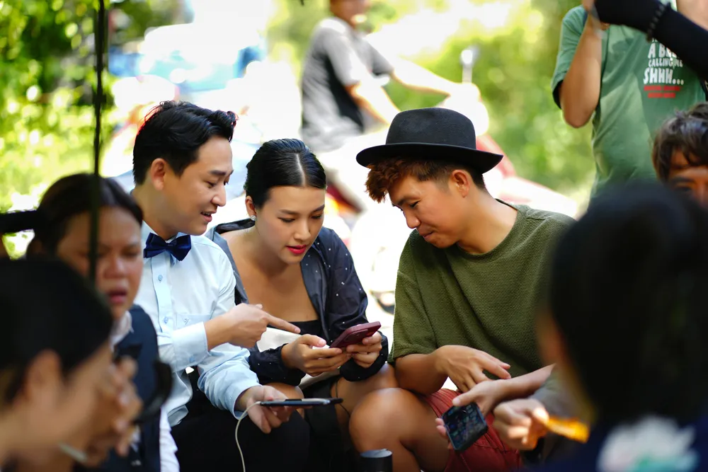 Hứa Vĩ Văn và Hoàng Oanh đảm nhận vai chính trong phim