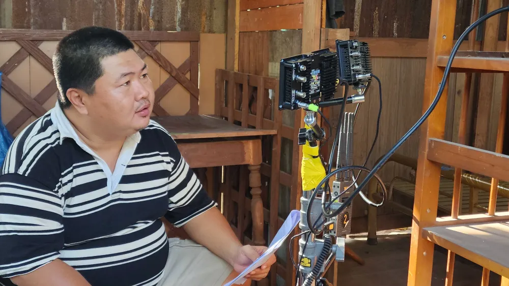 Đạo diễn Dương Hoàng Vinh trên phim trường