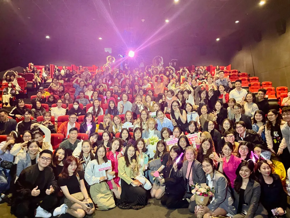 Bộ phim nhận được nhiều sự yêu mến của người hâm mộ tại các suất chiếu Bộ phim nhận được nhiều sự yêu mến của người hâm mộ tại các suất chiếu