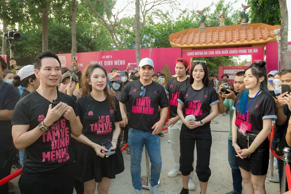 Ê-kíp đoàn phim có mặt khá đầy đủ