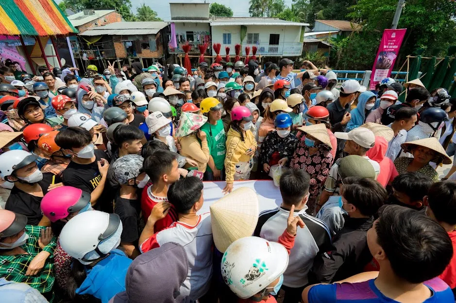 Đông đảo bà con có mặt tại buổi chiếu tri ân bộ phim Lật mặt 6