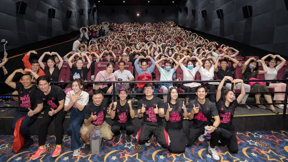 Đoàn phim Lật mặt 6 nhận được nhiều tình cảm đón nhận của khán giả