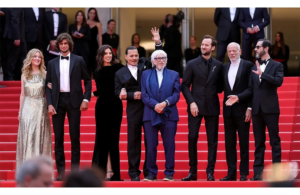 Đoàn phim Jeanne du Barry (Ảnh: Variety) Đoàn phim Jeanne du Barry (Ảnh: Variety)