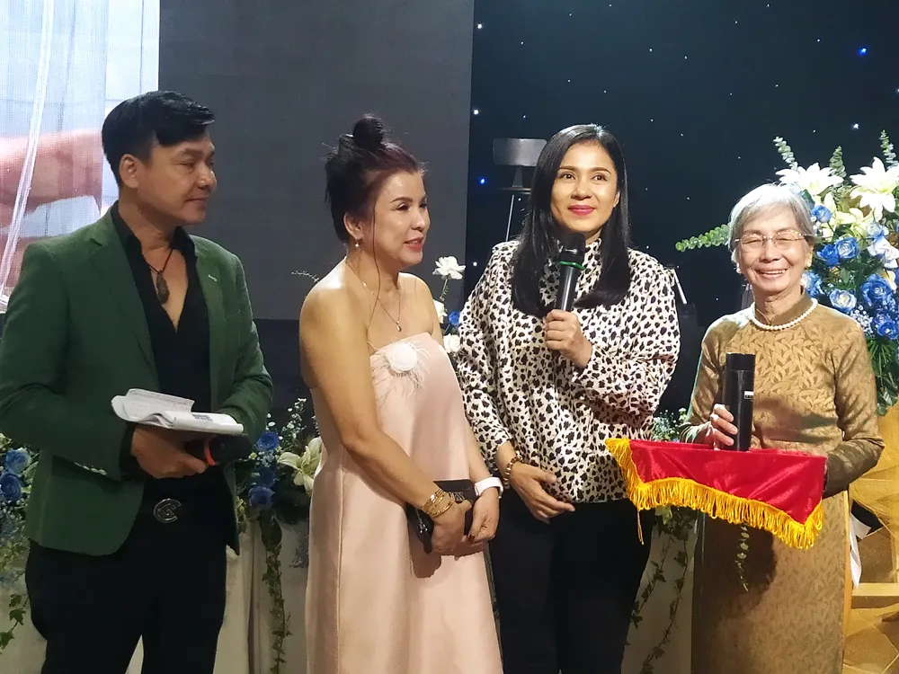 Đấu giá các kỷ vật của cố đạo diễn để làm từ thiện Đấu giá các kỷ vật của cố đạo diễn để làm từ thiện