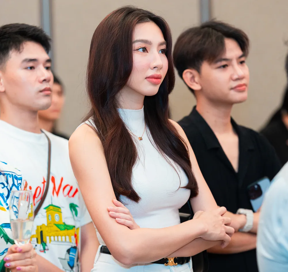 Hoa hậu Nguyễn Thúc Thùy Tiên cũng từng là thành viên lớp diễn xuất Gặp gỡ mùa thu 2019 Hoa hậu Nguyễn Thúc Thùy Tiên cũng từng là thành viên lớp diễn xuất Gặp gỡ mùa thu 2019