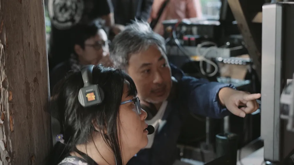 Đạo diễn Nguyễn Quang Dũng trên phim trường