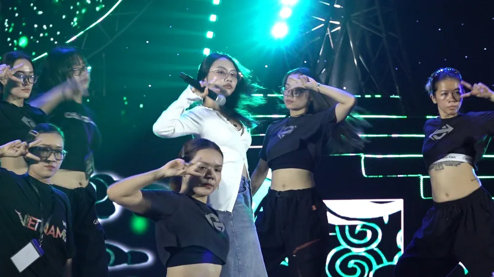 Ca sĩ Phương Mỹ Chi trong buổi tổng duyệt sáng 13-10. Ảnh: DŨNG PHƯƠNG