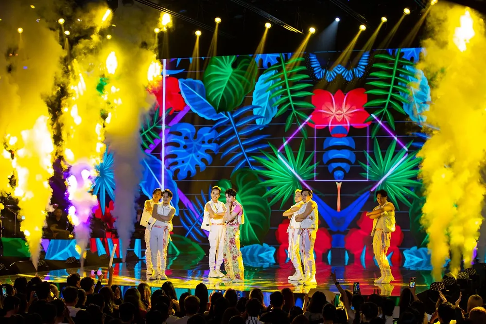 Tiết mục đầy màu sắc của Xuân Định