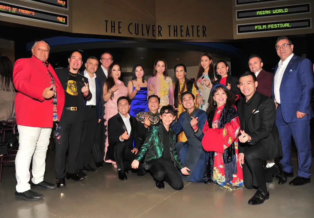 Đại diện 2 đoàn phim "Đóa hoa mong manh" và phim ngắn "Vinh quang của võ sĩ"