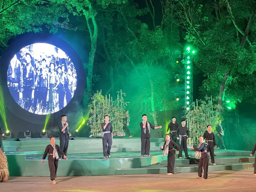 Các tiết mục được dàn dựng hoành tráng