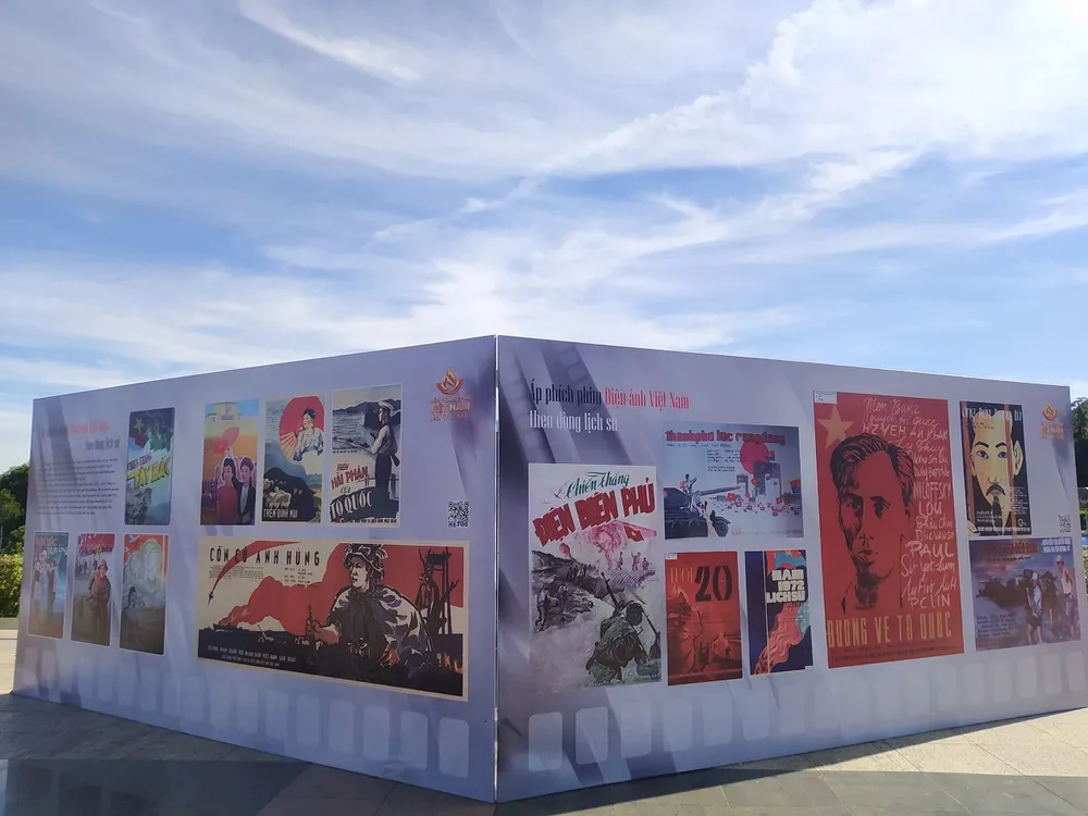 Khu vực triển lãm Áp phích phim Điện ảnh Việt Nam theo dòng lịch sử