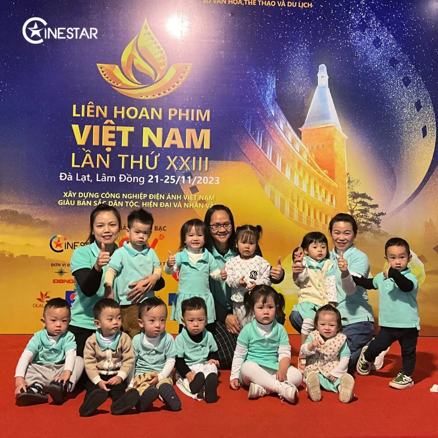 Các em nhỏ tham gia các buổi chiếu phim hoạt hình miễn phí