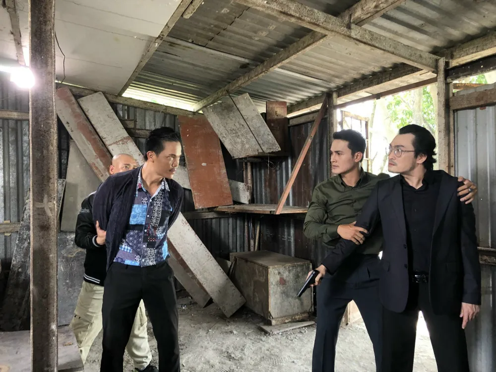 Phim có rất nhiều cảnh đấu trí căng thẳng Phim có rất nhiều cảnh đấu trí căng thẳng