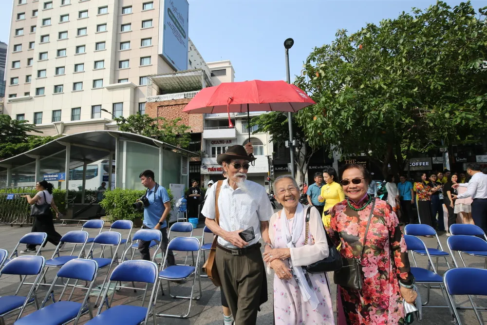 khai mac trien lam 1.jpg