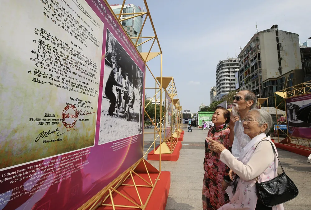 khai mac trien lam 5.jpg