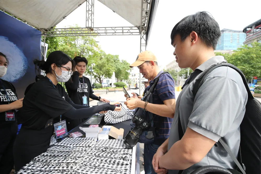 khai mac trien lam 9.jpg