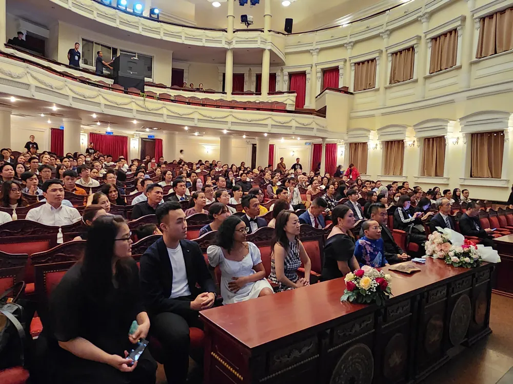 phim tai lieu nguyen duc 2.jpg