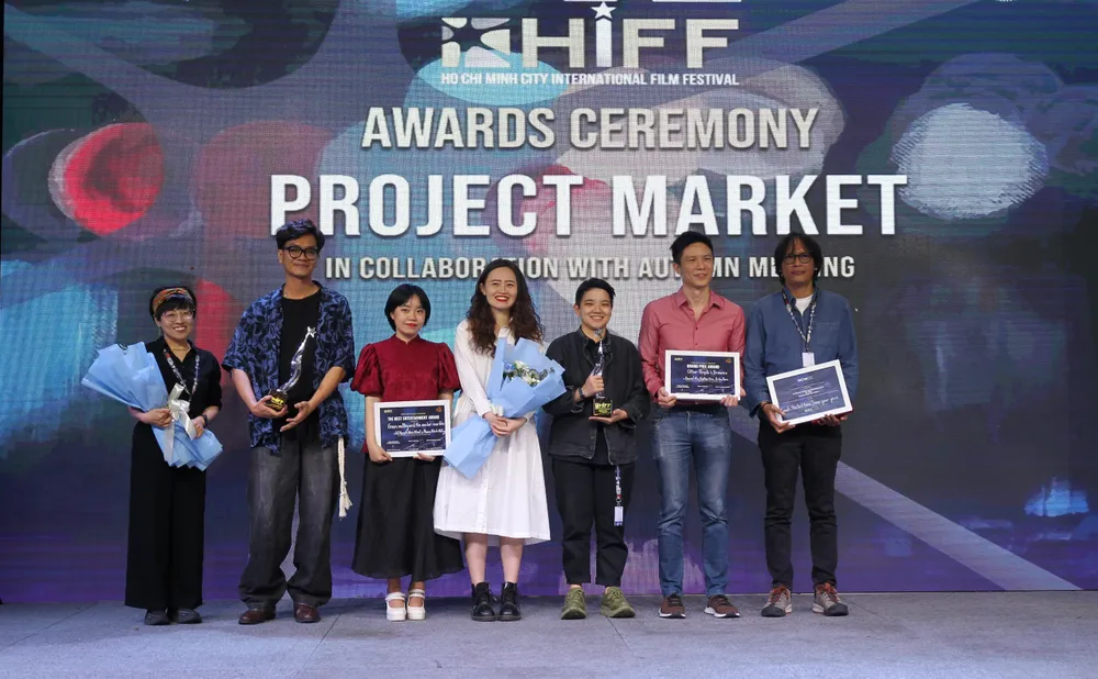 trao giai cho du an 1.jpg